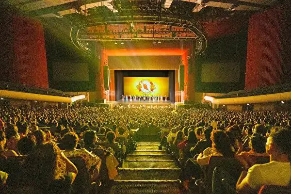 La "lucha entre la libertad... y el comunismo" impacta y da esperanza al público de Shen Yun en México