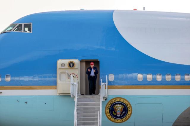 Trump considera comprar un avión usado mientras Boeing retrasa la entrega del Air Force One