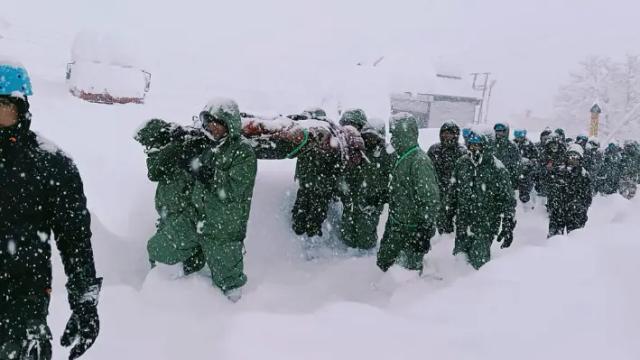 Un muerto y 7 desaparecidos por avalancha en el Himalaya indio