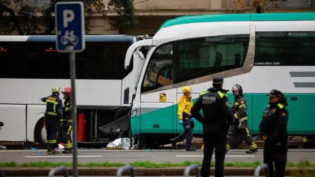 Choque de dos autocares en Barcelona causa 51 heridos