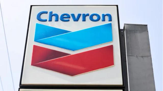 Administración de Trump ordena a petrolera Chevron cancelar sus operaciones en Venezuela