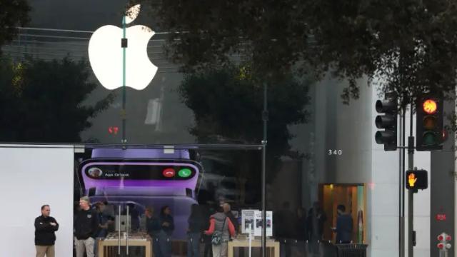 Una vista de una tienda Apple el 2 de febrero de 2023 en Palo Alto, California. (Justin Sullivan/Getty Images)