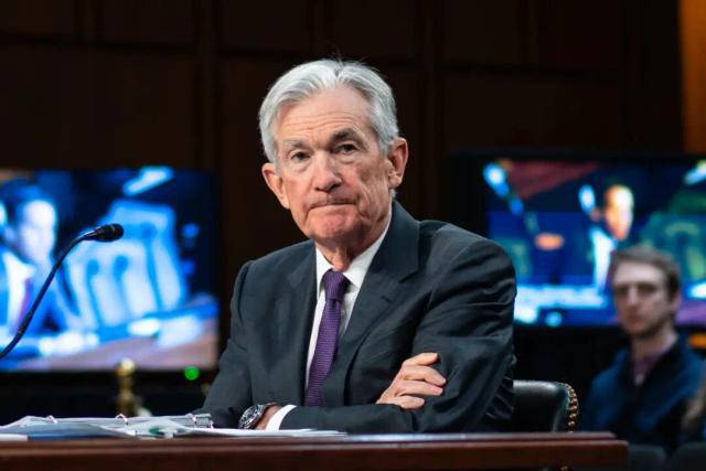 El presidente de la Reserva Federal, Jerome Powell, testifica ante el Comité Senatorial de Banca, Vivienda y Asuntos Urbanos en el Capitolio de Washington el 11 de febrero de 2025. (Madalina Vasiliu/The Epoch Times)
