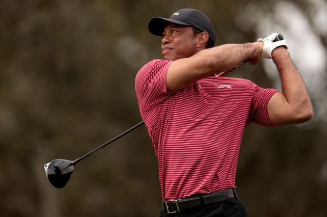 Tiger Woods de los Estados Unidos juega su tiro desde el tee del hoyo 16 durante la segunda ronda del Campeonato PNC en el Ritz-Carlton Golf Club el 22 de diciembre de 2024 en Orlando, Florida. (Douglas P. DeFelice/Getty Images)