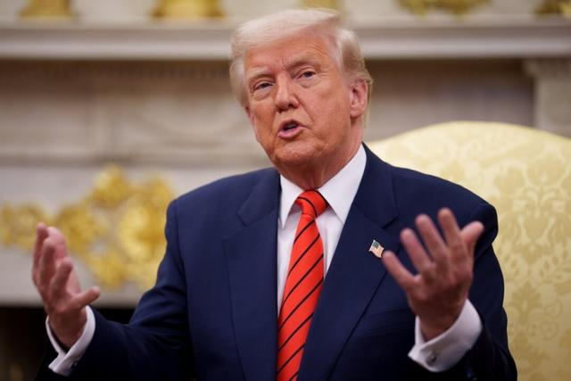 El presidente Donald Trump habla durante una reunión con el secretario general de la OTAN, Mark Rutte, en el Despacho Oval de la Casa Blanca en Washington el 13 de marzo de 2025. (Andrew Harnik/Getty Images)