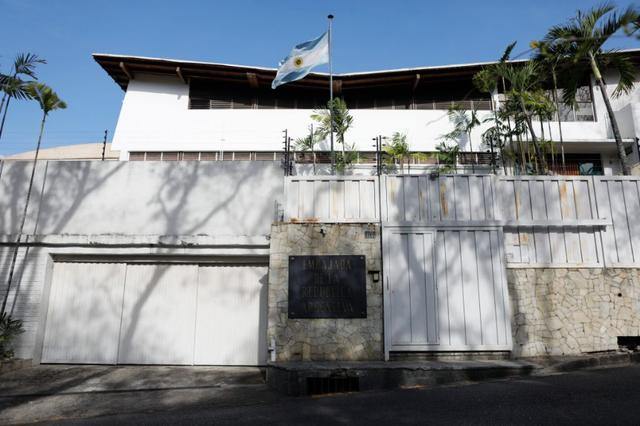 Residencia de la Embajada de la República Argentina en la ciudad de Caracas, el 16 de marzo de 2020 en Caracas, Venezuela. (Leonardo Fernández Viloria/Getty Images)