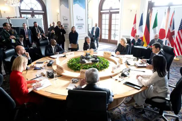 La ministra de Asuntos Exteriores de Canadá, Melanie Joly, habla durante la reunión de ministros de Asuntos Exteriores del G7 en La Malbaie, Quebec, Canadá, el 13 de marzo de 2025. (Saul Loeb/Pool vía Reuters)