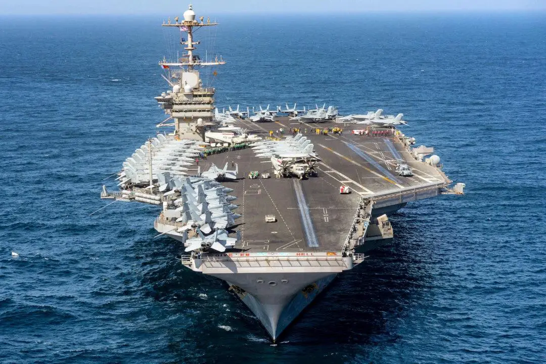 El portaaviones USS Harry S. Truman (CVN 75) transita por el mar Arábigo el 4 de marzo de 2020. (Foto de la Marina de los EE. UU. por el especialista en comunicación de masas de tercera clase Maxwell Higgins)