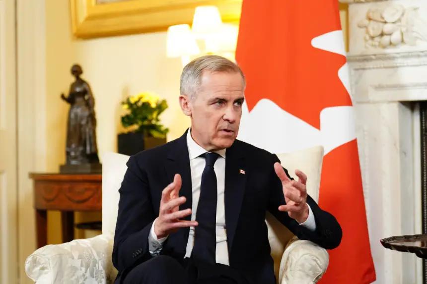 El primer ministro de Canadá, Mark Carney, habla durante una reunión bilateral con el primer ministro británico, Keir Starmer (no en la foto), en 10 Downing Street el 17 de marzo de 2025 en Londres, Inglaterra. (Jordan Pettitt - WPA Pool/Getty Images)