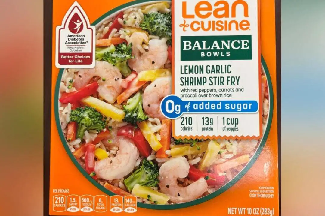 Una imagen del paquete de salteado de camaron con limón y ajo Lean Cuisine de Nestlé USA retirado del mercado. (Cortesía de la FDA).