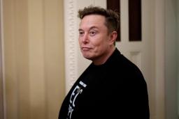 Elon Musk, asesor principal del presidente y director ejecutivo de Tesla y SpaceX en la Casa Blanca, sale del Capitolio de los Estados Unidos en Washington, el 5 de marzo de 2025. (Andrew Harnik/Getty Images)
