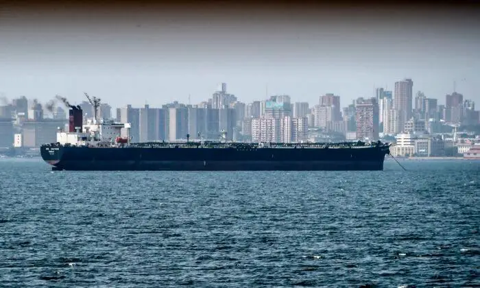 Un petrolero permanece en el lago de Maracaibo en Maracaibo, Venezuela, el 15 de marzo de 2019. (Juan Barreto/AFP vía Getty Images)