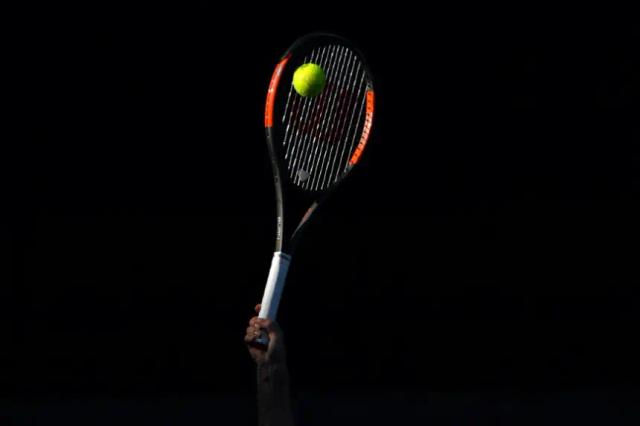 La raqueta de tenis se ve en una foto de archivo. (Saeed Khan/AFP vía Getty Images)