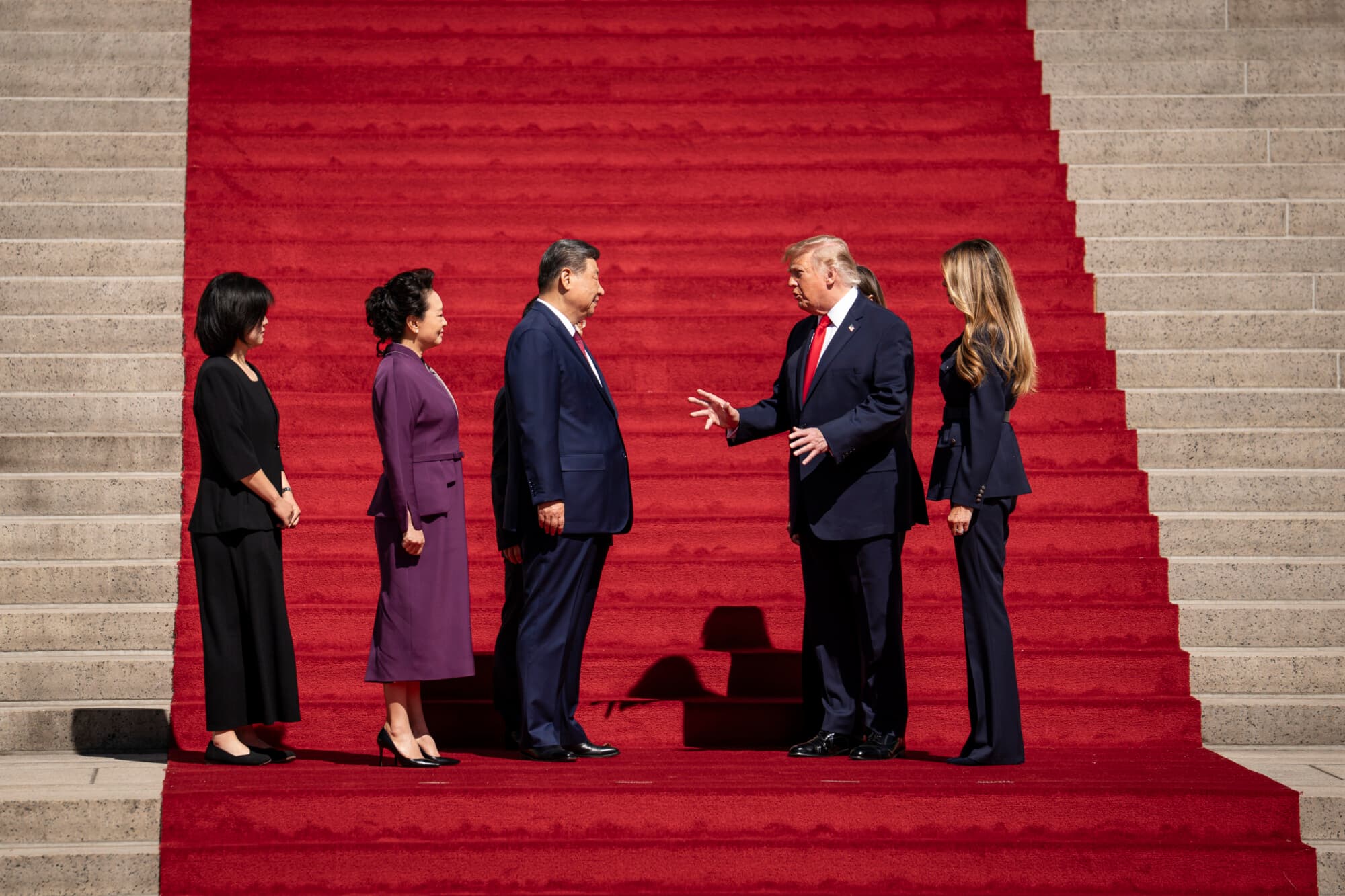 El presidente de Estados Unidos, Donald Trump, la primera dama Melania Trump, el líder chino Xi Jinping y su esposa Peng Liyuan, durante una visita a los Archivos Nacionales de Estados Unidos en Washington el 25 de septiembre de 2026. (Madalina Kilroy/The Epoch Times)