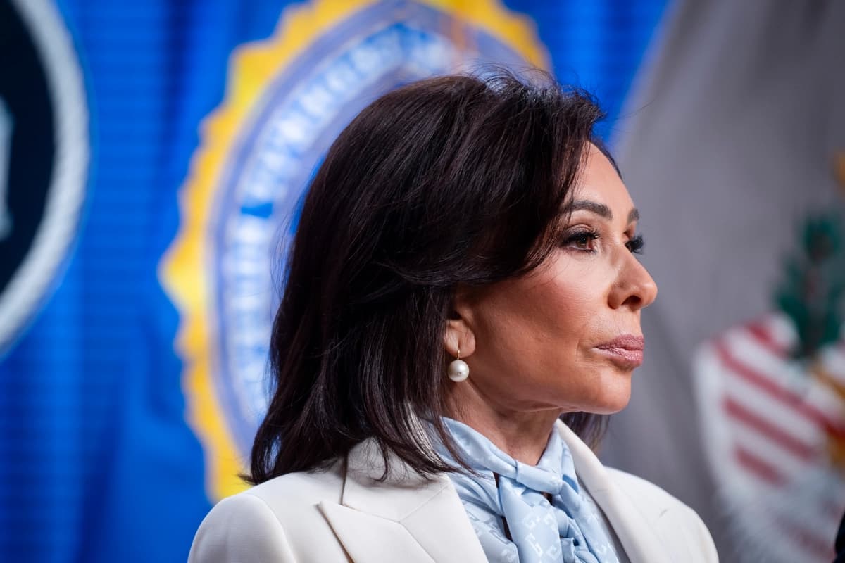 La fiscal federal Jeanine Pirro en el Departamento de Justicia de Washington el 27 de abril de 2026. (Madalina Kilroy/The Epoch Times)