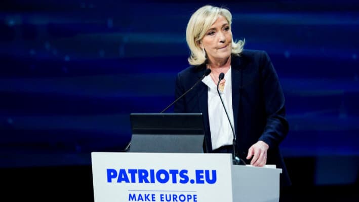 Marine Le Pen, candidata del partido francés RN, habla en el mitin del partido VOX, en Madrid, España, el 8 de febrero de 2025. (Reuters/Ana Beltra).