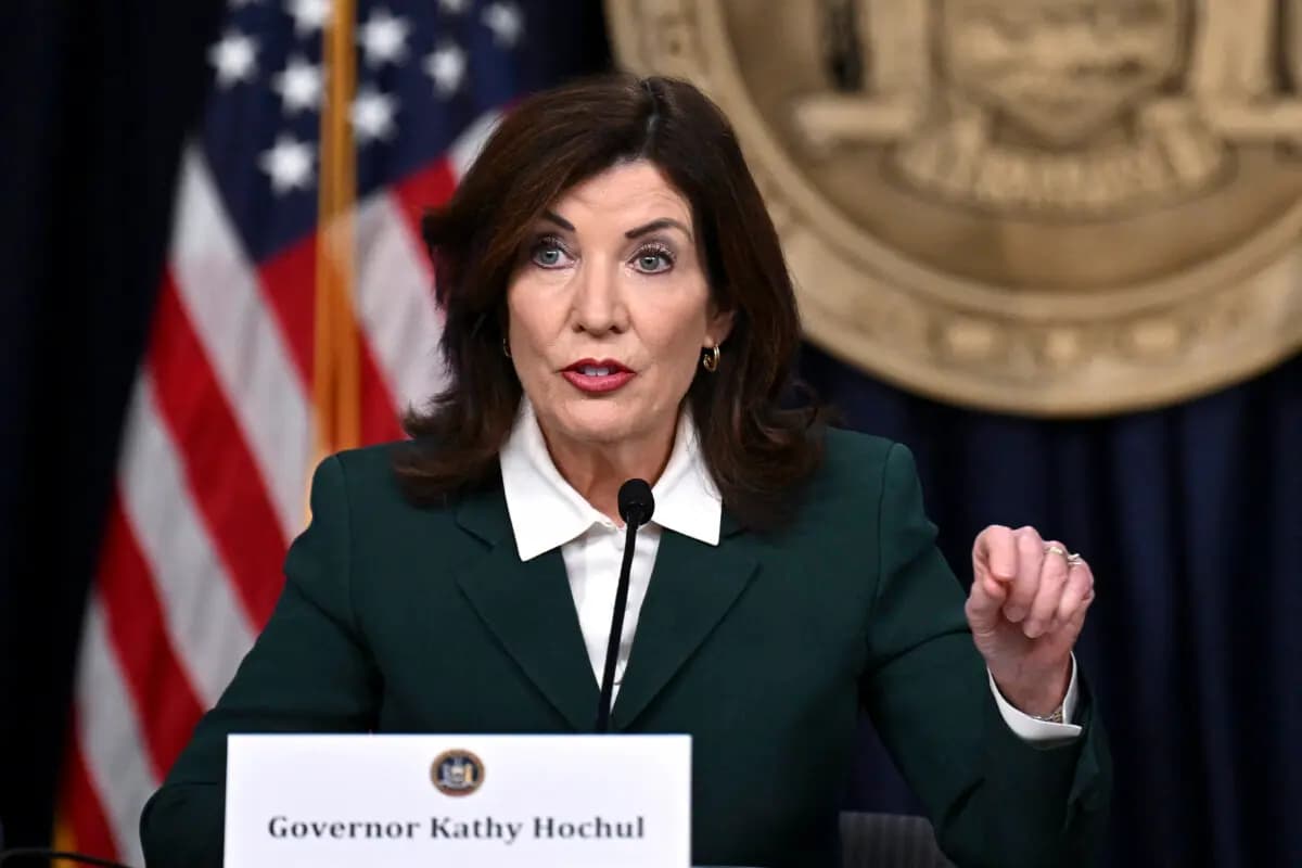 La gobernadora de Nueva York, Kathy Hochul, habla durante una rueda de prensa el 14 de noviembre de 2024. Angela Weiss/AFP a través de Getty Images.