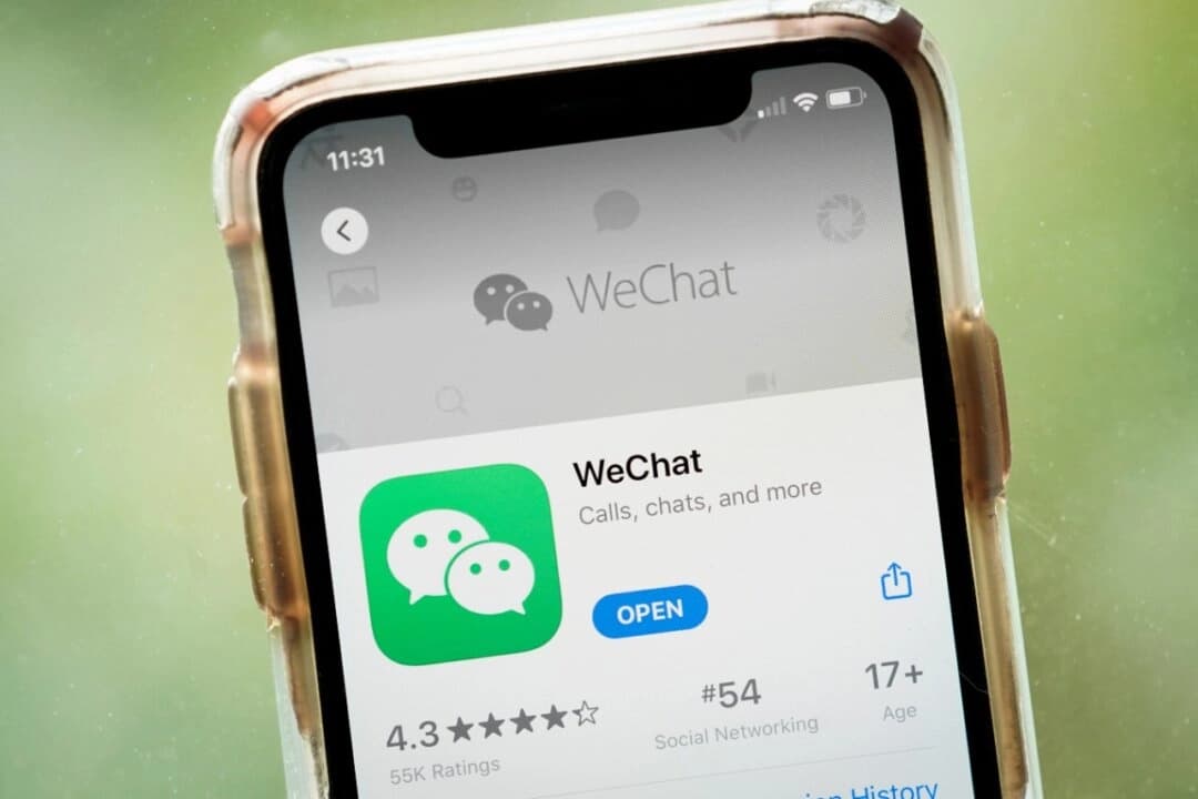 La aplicación WeChat aparece en la App Store de un iPhone de Apple en Washington el 7 de agosto de 2020. (Drew Angerer/Getty Images).