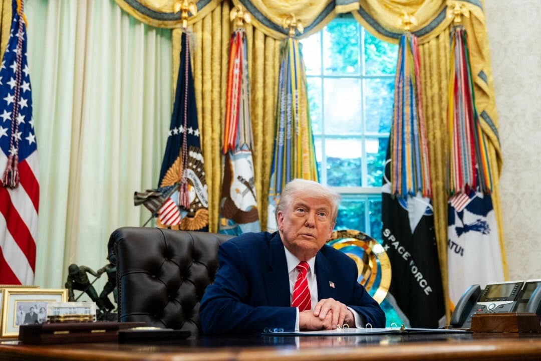 El presidente de EE. UU., Donald Trump, habla durante una rueda de prensa en el Despacho Oval de la Casa Blanca en Washington el 30 de mayo de 2025. (Allison Robbert/AFP a través de Getty Images)