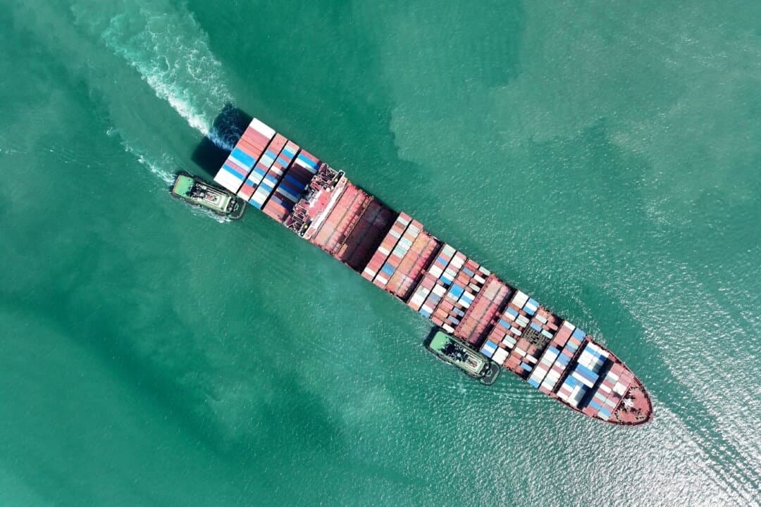 Un buque portacontenedores llega al puerto de Lianyungang, en la provincia oriental china de Jiangsu, el 21 de mayo de 2025. (AFP a través de Getty Images)