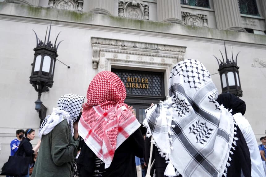 Manifestantes participan en una protesta a favor de Palestina en la Biblioteca Butler, en el campus de la Universidad de Columbia, en Nueva York, el 7 de mayo de 2025. Ryan Murphy/Reuters