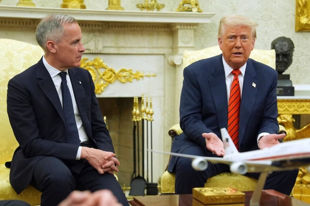 El presidente Donald Trump se reúne con el primer ministro canadiense, Mark Carney, en el Despacho Oval de la Casa Blanca, en Washington D. C., el 6 de mayo de 2025. (AP Photo/Evan Vucci)