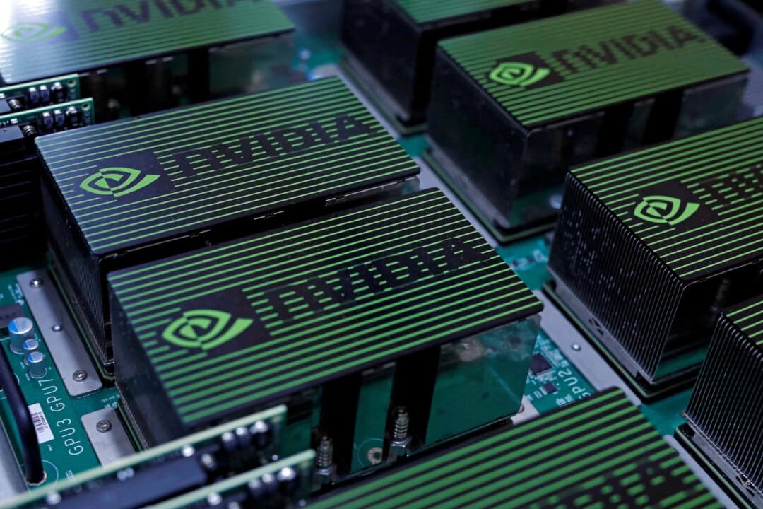 El logotipo de Nvidia Corporation se ve durante la exposición anual de informática Computex en Taipéi, Taiwán, el 30 de mayo de 2017. (Tyrone Siu/Reuters).