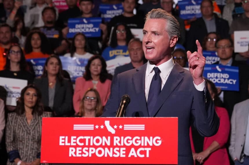El gobernador de California, Gavin Newsom, habla durante una rueda de prensa en Los Ángeles el 14 de agosto de 2025. Marcio Jose Sanchez/AP Photo