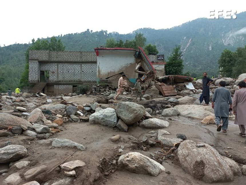 Daños causados por las inundaciones en Buner, Pakistan. (EFE/EPA/STRINGER)