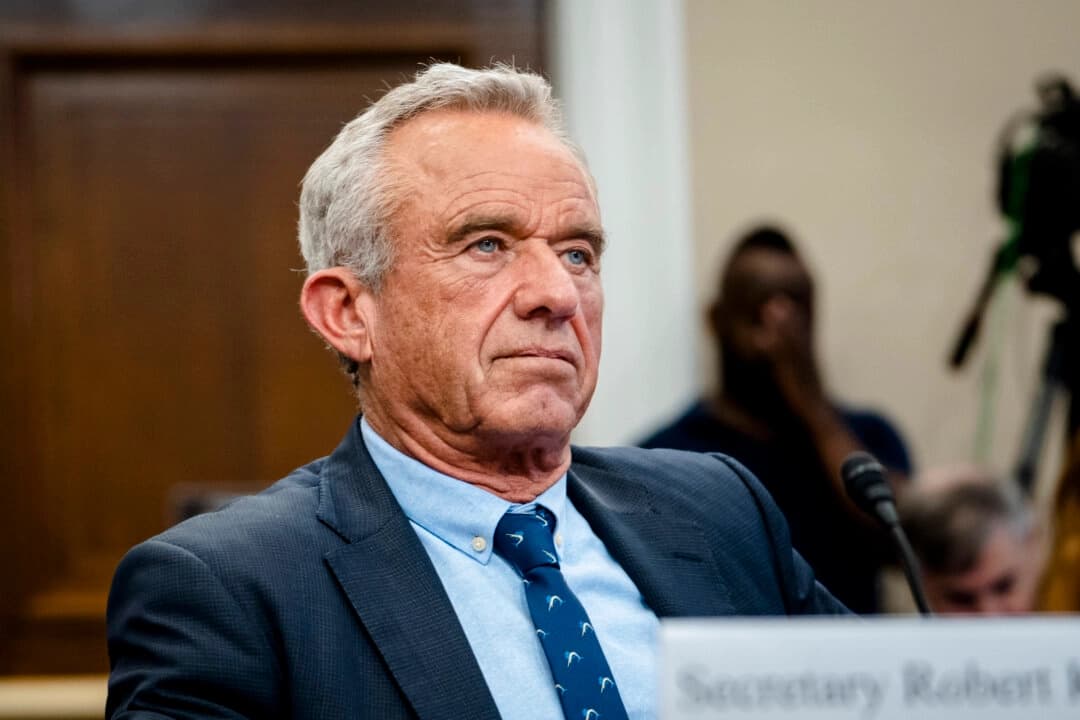 RFK Jr. anuncia programa de USD 100 millones para combatir la falta de vivienda y la adicción