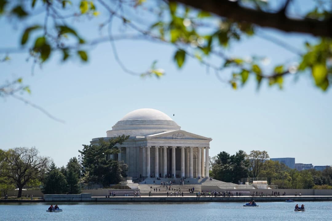Monumento a Jefferson frente a Tidal Basin en Washington el 10 de abril de 2023. (Madalina Vasiliu/The Epoch Times)