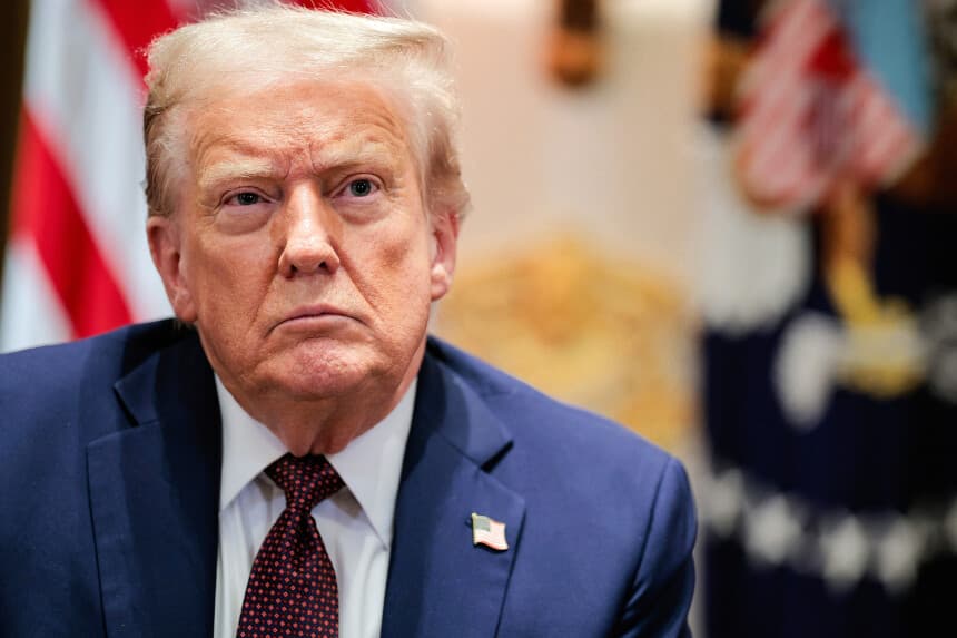 El presidente Donald Trump en la Sala del Gabinete de la Casa Blanca el 26 de agosto de 2025. (Chip Somodevilla/Getty Images).