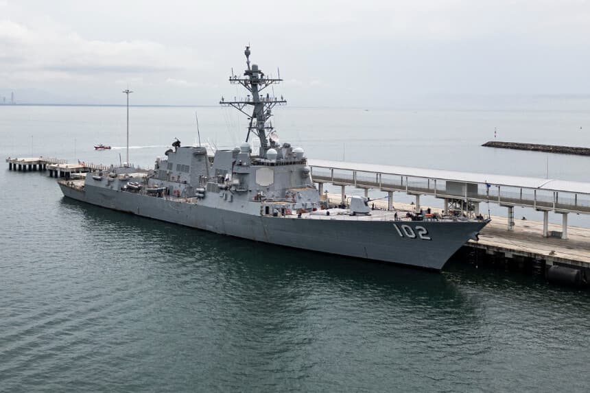 El buque de guerra USS Sampson de la Marina de los Estados Unidos atraca en la Terminal Internacional de Cruceros Amador en la ciudad de Panamá el 2 de septiembre de 2025. (Martin Bernetti/AFP vía Getty Images).