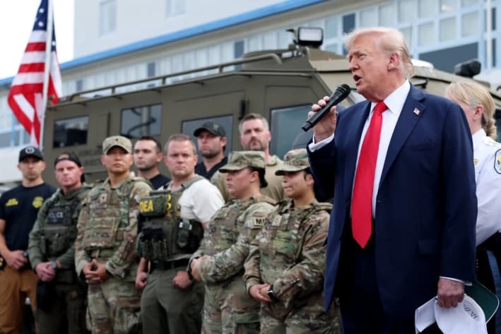 El presidente Donald Trump visita las instalaciones de Anacostia de la Policía de Parques de EE. UU., en Washington, el 21 de agosto de 2025. (Anna Moneymaker/Getty Images)