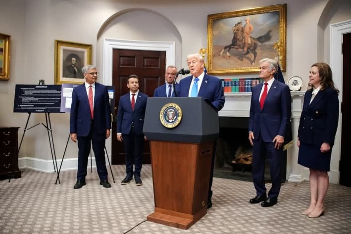 El presidente Donald Trump habla durante un anuncio sobre el autismo en la Casa Blanca, el 22 de septiembre de 2025. (Andrew Harnik/Getty Images)