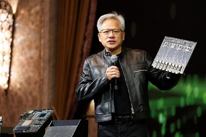 Jensen Huang, director ejecutivo de Nivida, habla durante una conferencia de prensa en Taipéi. (I-HWA CHENG/AFP vía Getty Images)