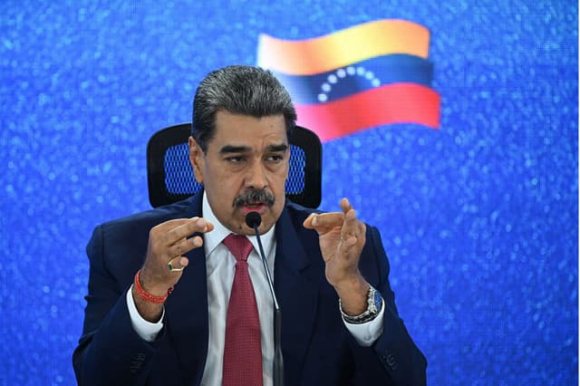 El presidente de Venezuela, Nicolás Maduro, habla durante una rueda de prensa con medios internacionales en el Hotel Eurobuilding de Caracas el 15 de septiembre de 2025. (FEDERICO PARRA/AFP vía Getty Images)