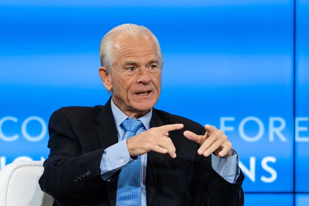 Peter Navarro, asesor principal de la Casa Blanca para comercio y manufactura, habla en el Consejo de Relaciones Exteriores en Washington el 17 de octubre de 2025. (Madalina Kilroy/The Epoch Times)