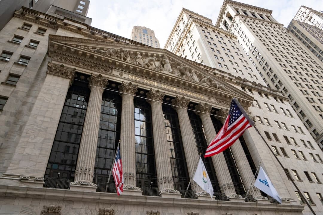 El edificio de la Bolsa de Nueva York en la ciudad de Nueva York, el 4 de abril de 2025. (Samira Bouaou/The Epoch Times)