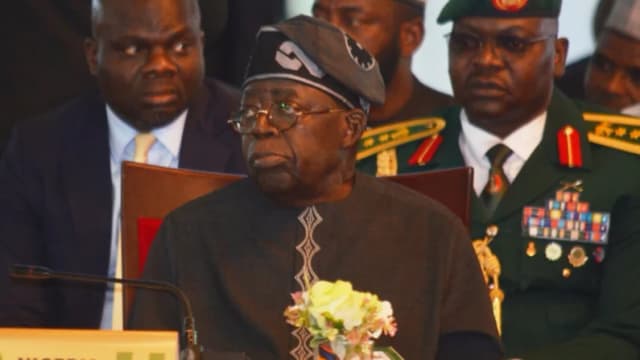 El presidente nigeriano Bola Ahmed Tinubu asiste a una reunión de la CEDEAO en Abuja, Nigeria, el domingo 22 de junio de 2025. (Foto AP/Olamikan Gbemiga, archivo)