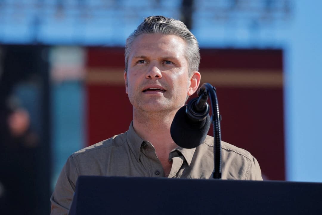 El secretario de Guerra, Pete Hegseth, pronuncia un discurso en la celebración del 250.o aniversario del Cuerpo de Marines de Estados Unidos en Camp Pendleton, California, el 18 de octubre de 2025. (Mike Blake/Reuters)