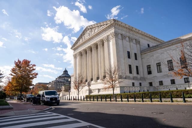 La Corte Suprema de Estados Unidos en Washington, 10 de noviembre de 2025. (Madalina Kilroy/The Epoch Times)