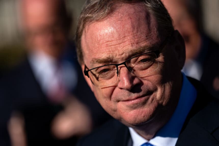 El director del Consejo Económico Nacional, Kevin Hassett, habla con periodistas después de una entrevista televisiva en la Casa Blanca el 24 de octubre de 2025 en Washington, D.C. (Foto de Kent Nishimura/Getty Images)