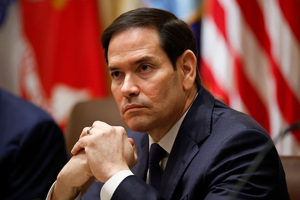 El secretario de Estado de EE. UU., Marco Rubio, en la Sala del Gabinete de la Casa Blanca, en Washington, DC., el 14 de octubre de 2025. (Kevin Dietsch/Getty Images)