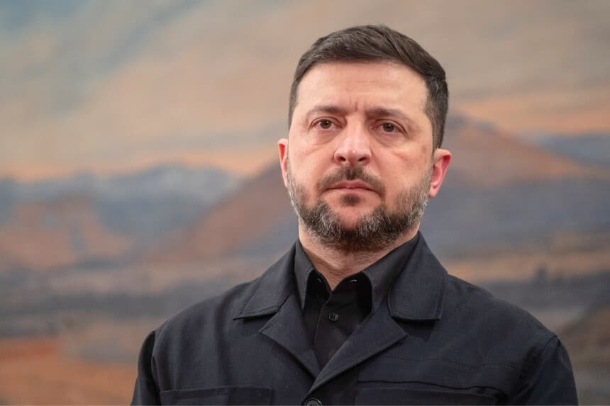 El presidente ucraniano Volodímir Zelenski en el Parlamento de Atenas, durante una visita no oficial del presidente ucraniano a Grecia, el 16 de noviembre de 2025 (NICK PALEOLOGOS/SOOC/AFP vía Getty Images)