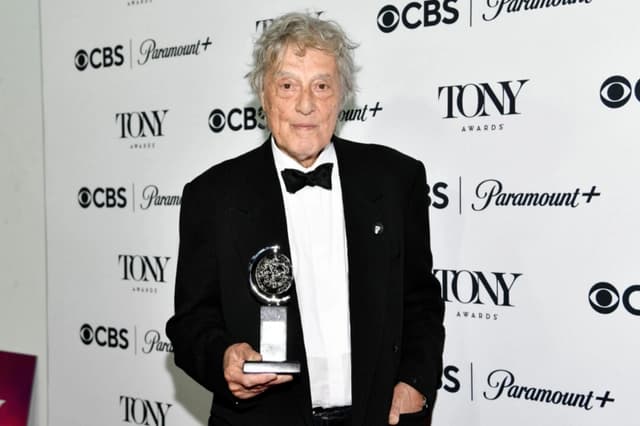 Tom Stoppard, brillante dramaturgo ganador de un Óscar por "Shakespeare in Love", fallece a los 88 años