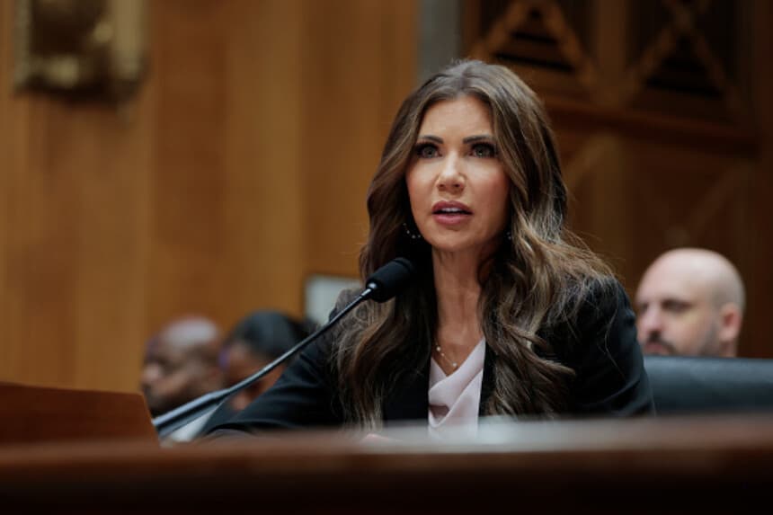 Secretaria de Seguridad Nacional, Kristi Noem. (Anna Moneymaker/Getty Images)