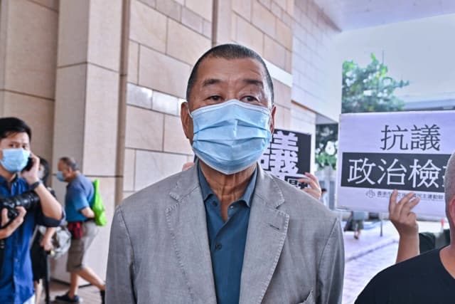 Jimmy Lai a las puertas del Tribunal de Magistrados de West Kowloon, en Hong Kong, el 18 de septiembre de 2020. (Sung Pi-lung/The Epoch Times)