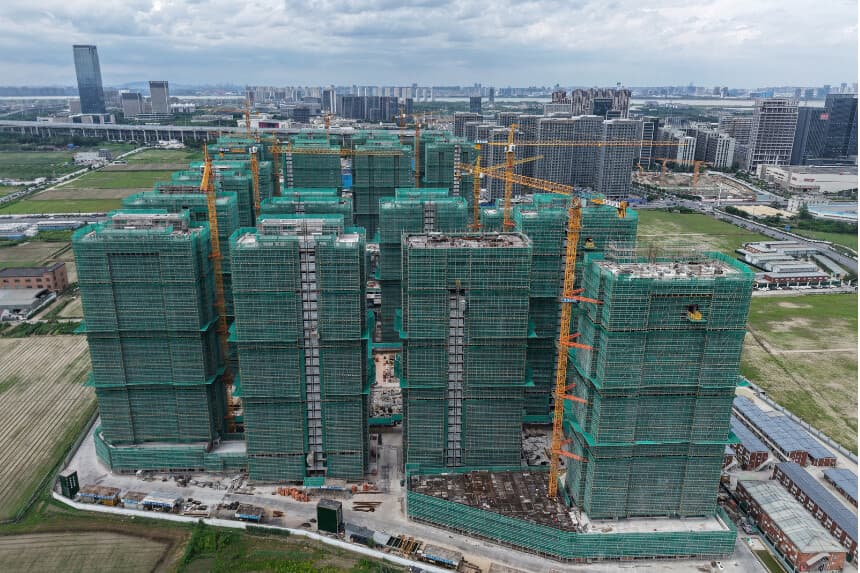 Una obra de construcción residencial en Hangzhou, en la provincia oriental china de Zhejiang, el 15 de julio de 2025. (AFP a través de Getty Images)