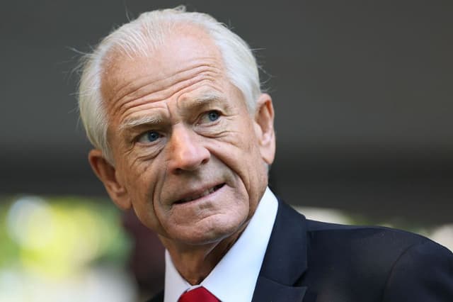Peter Navarro, asesor principal de la Casa Blanca para comercio y manufactura, asiste a la ceremonia anual de conmemoración del 11-S en el Museo y Monumento Nacional del 11-S el 11 de septiembre de 2025 en la ciudad de Nueva York. (Michael M. Santiago/Getty Images)